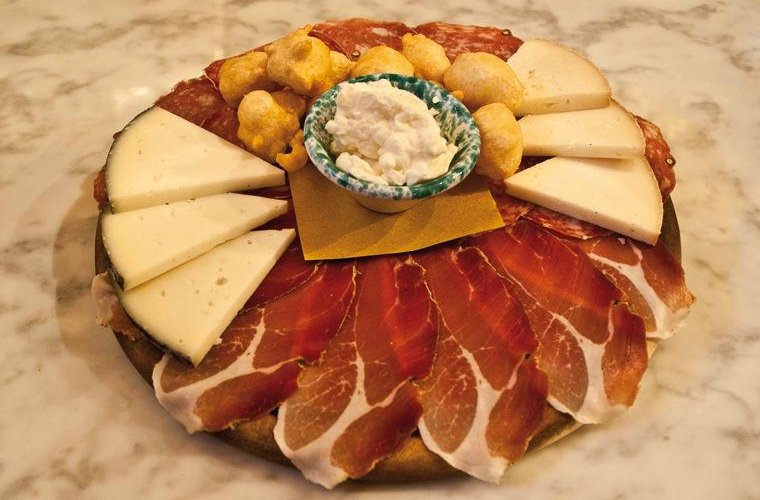 Taglierone Coccoli Formaggi Salumi Toscani Ristorante A Casa Tua Certaldo