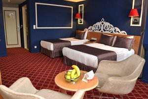 Room & Suite