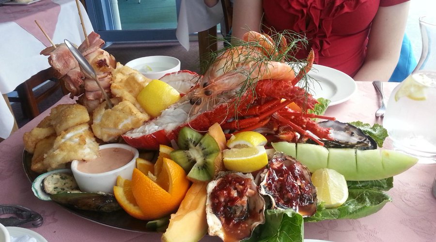                   seafood platter
                