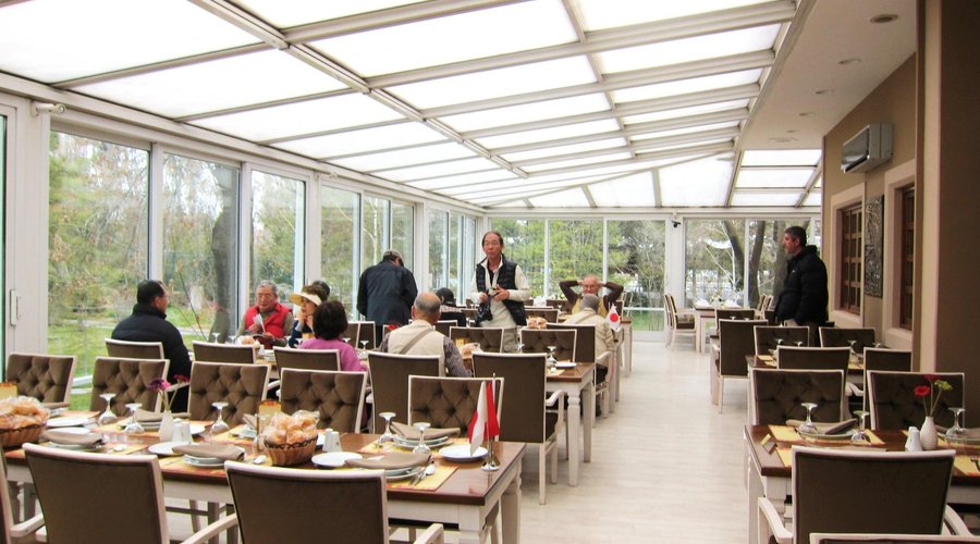 Agacli Restaurant・・・明るいテーブル
