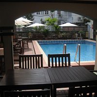 Bar/restaurant & pool area