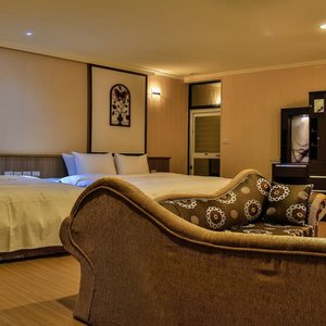 Deluxe Family Suite