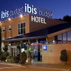 Fachada Hotel ibis budget Alcalá de Henares