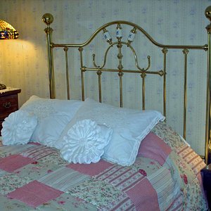 Muriel Room Queen-Size Brass Bed