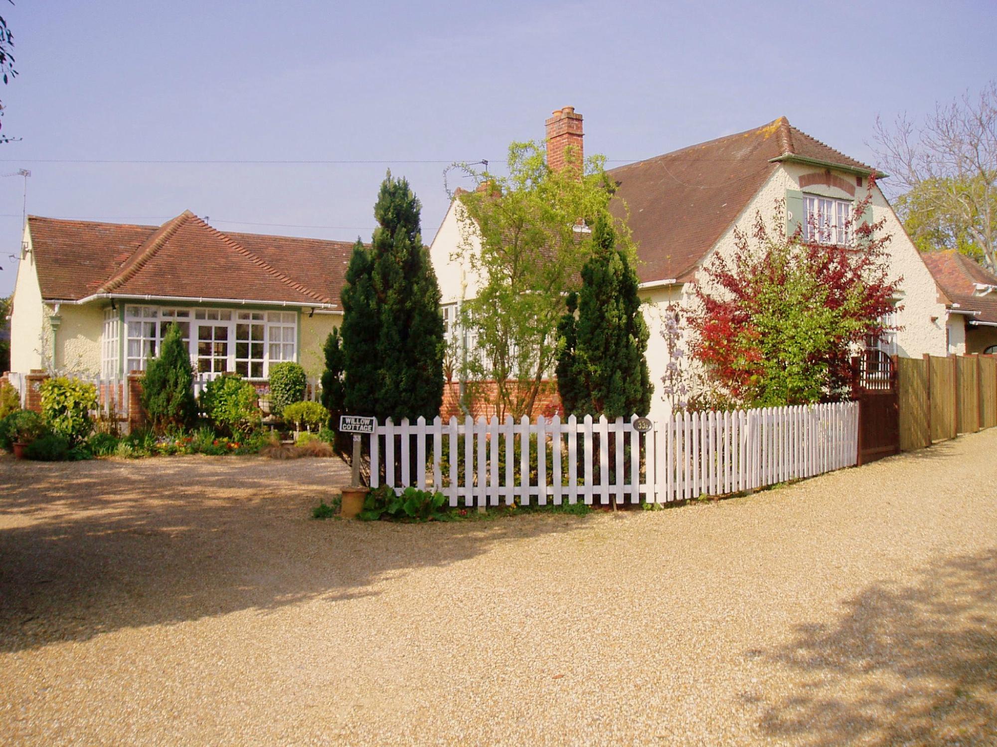 WILLOW COTTAGE B&B - Updated 2024 Reviews (Fareham, Hampshire)