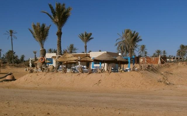 restaurant sur la lage face a la mer