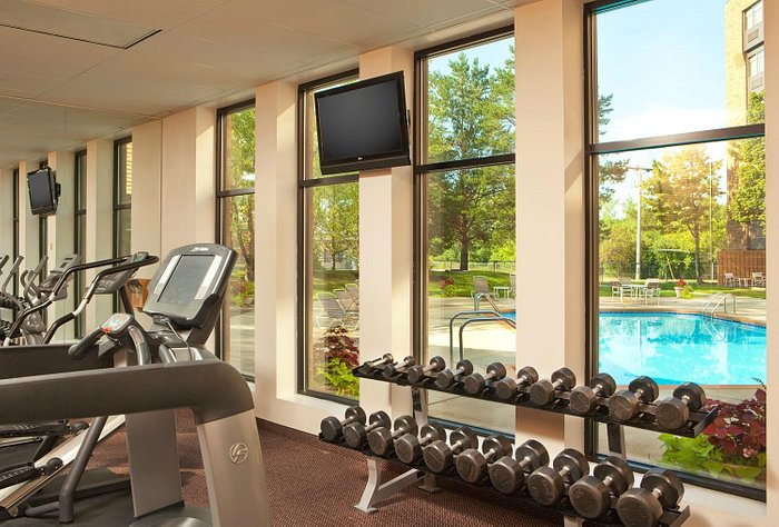 Gym with Pool Milwaukee, Indoor Tennis Courts Near Me, Fitness Center, Tennis Club