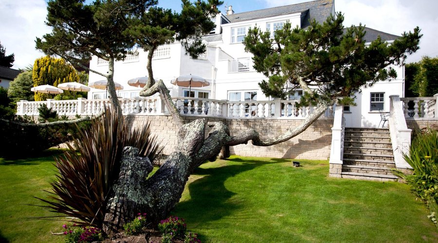 Hotel and gardens