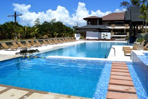 Pool & Beach