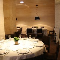 Parte de nuestro comedor con una novedad: la chimenea, buena compañera para los días de invierno