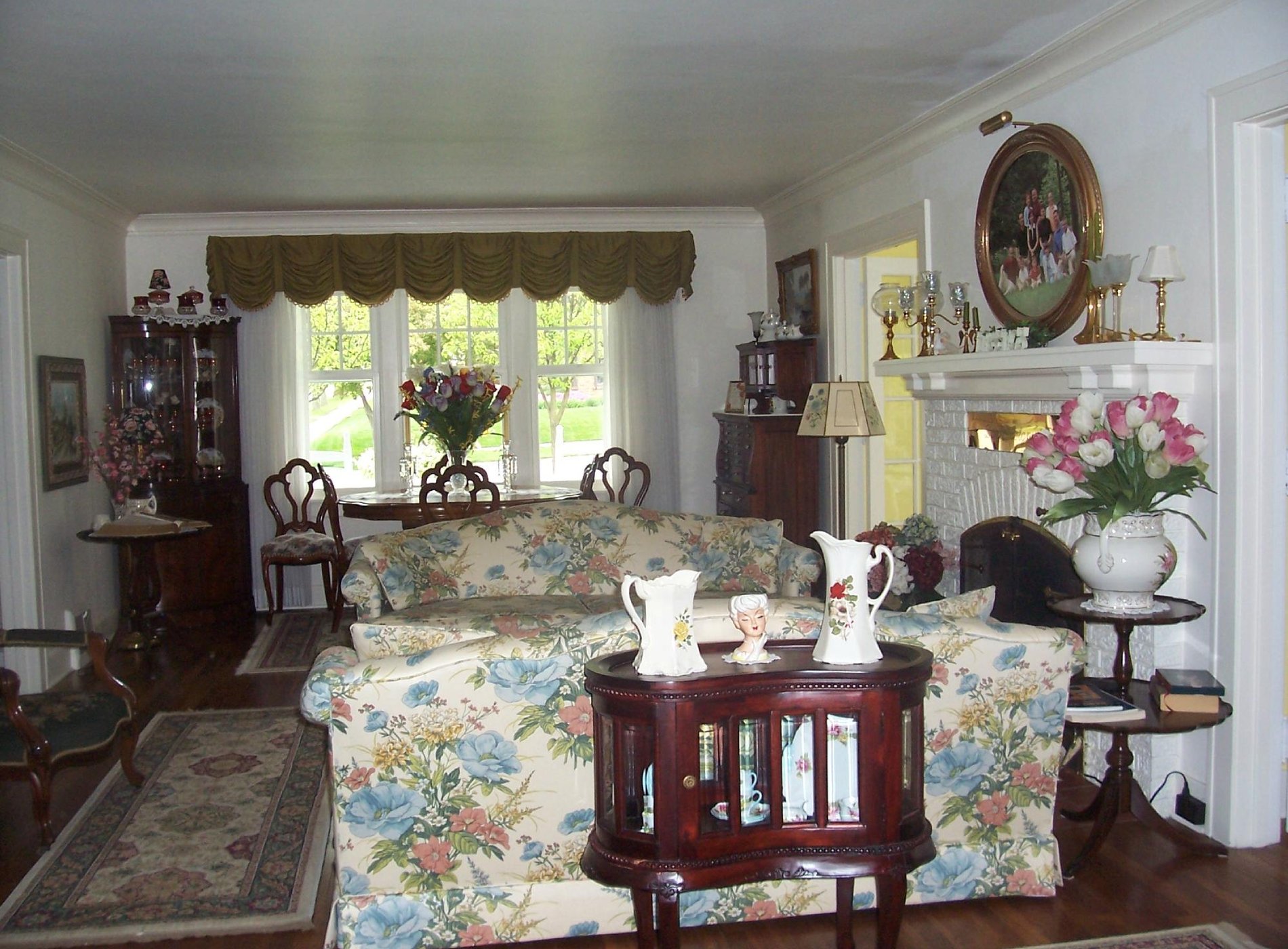 Dutch Colonial Inn by null