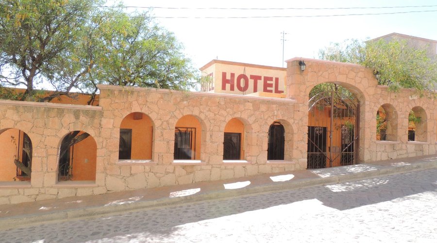 Estamos hubicados a solo 80mts de la entrada principal ala pena