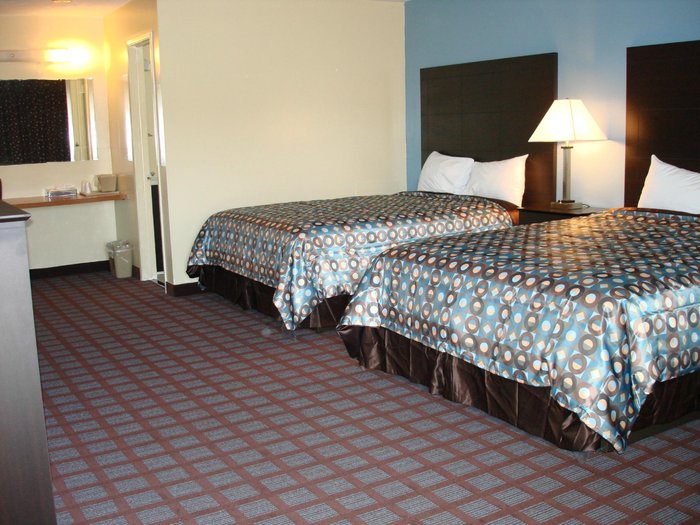 Econo Lodge Woodstock - Shenandoah Valley I-81 Rooms: Pictures ...