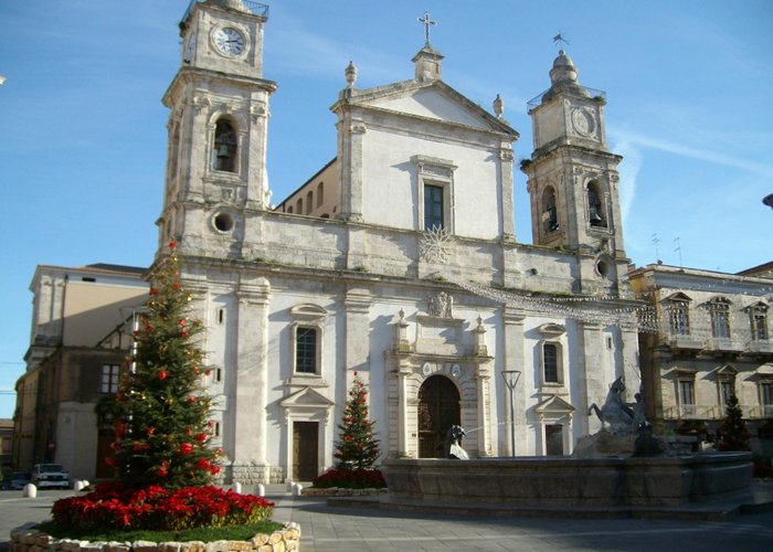 Cattedrale S. Maria La Nova, piazza Garibaldi