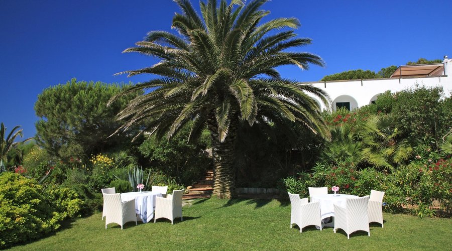 Una vista dell'Hotel dal giardino