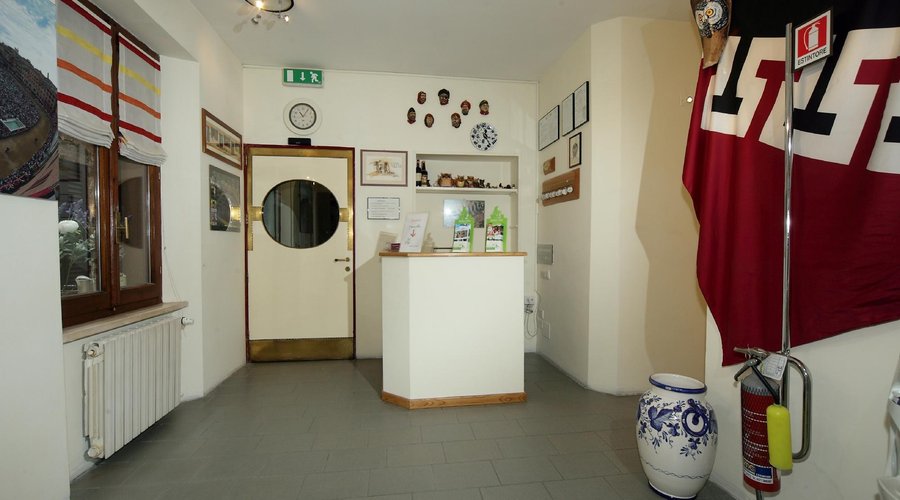hall 2 piano