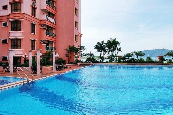 Marina Court Resort Condominium's Block C & D swimming pool