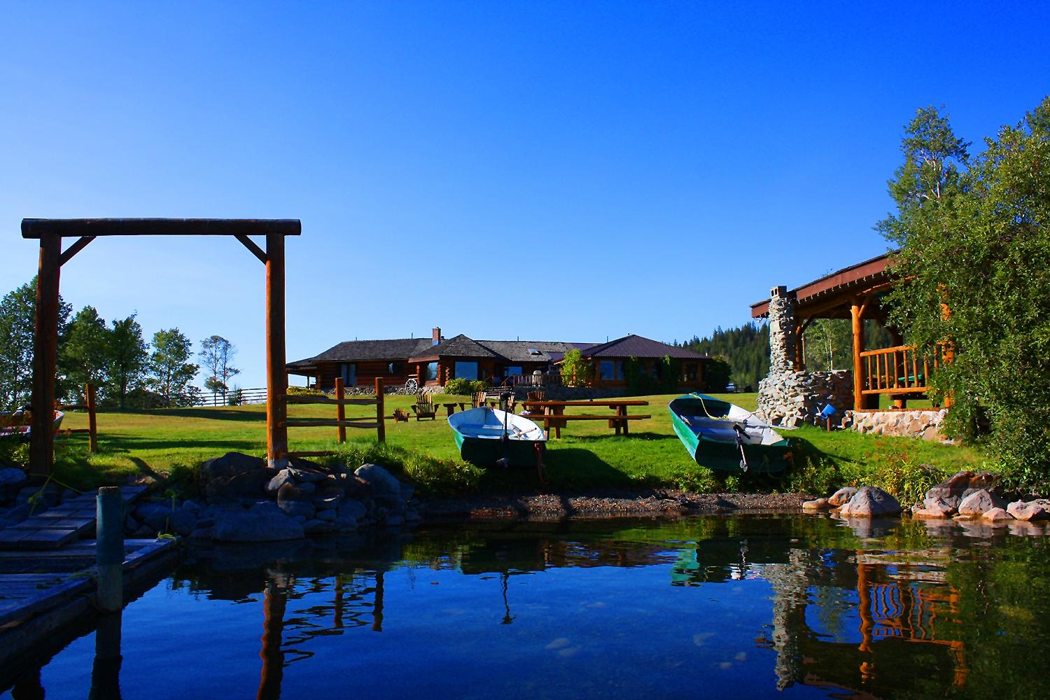 CRYSTAL WATERS GUEST RANCH Desde $1,910 (Bridge Lake, Canadá ...