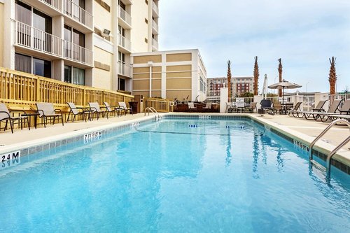 HOLIDAY INN EXPRESS & SUITES CHARLESTON DWTN - WESTEDGE, AN IHG HOTEL ...