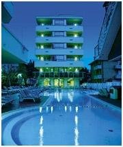Piscina in notturna