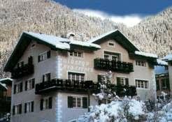 Hotel Nes Crepes in the winter