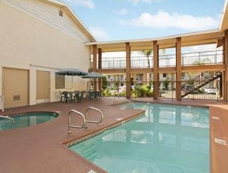 Days Inn & Suites by Wyndham San Diego Sdsu Pool Pictures & Reviews ...