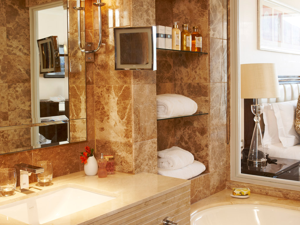 Hotel photo 1 of Taj Cape Town.