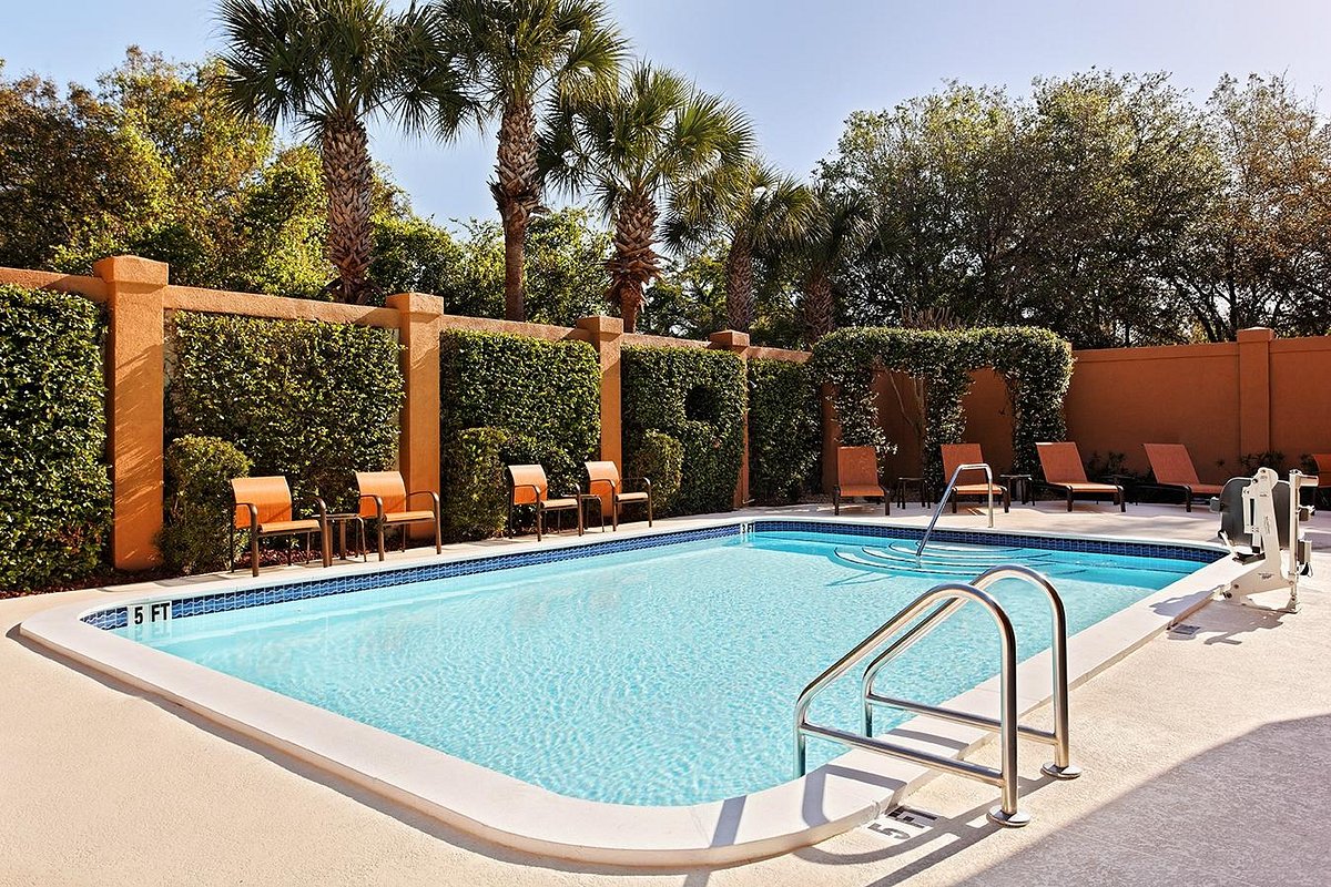 Courtyard by Marriott Tampa North/I-75 Fletcher, hotel in Tampa