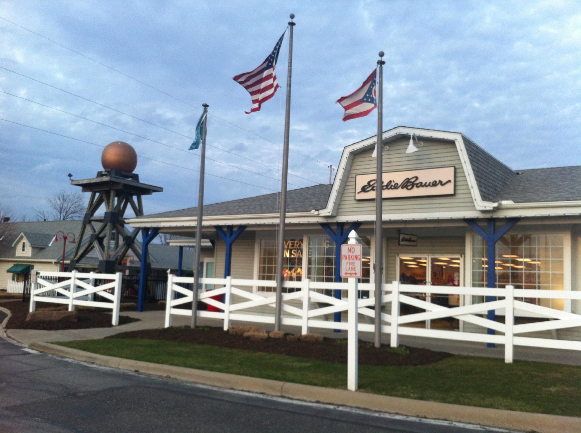 Levi's store aurora farms