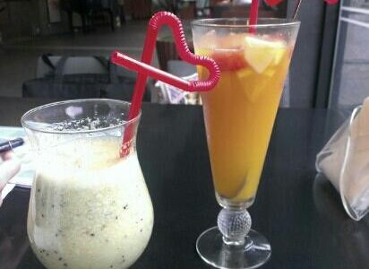 fresh squeezed kiwi juice and fruit tea after our hot spring