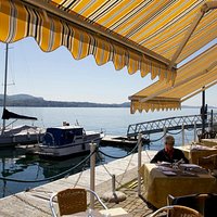i tavoli sul lago