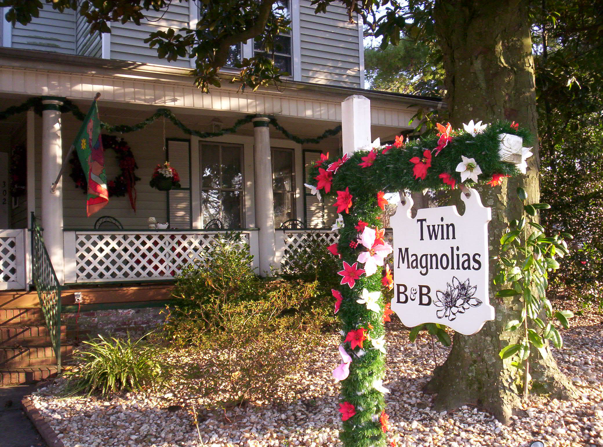 Twin Magnolias Bed And Breakfast - Reviews & Photos