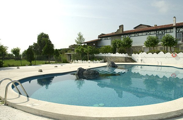 Piscina abierta en verano