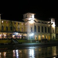 Stary Dom Zdrojowy i deptak nocą