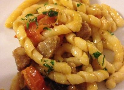 pasta salsiccia pomodorini e melanzane