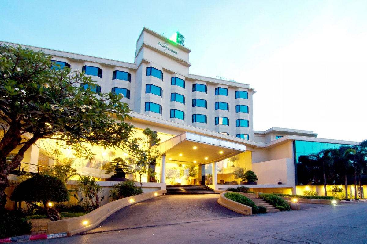 THE GRAND RIVERSIDE HOTEL $32 ($̶3̶9̶) - Prices & Reviews - Phitsanulok ...