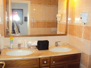 Room & Suite