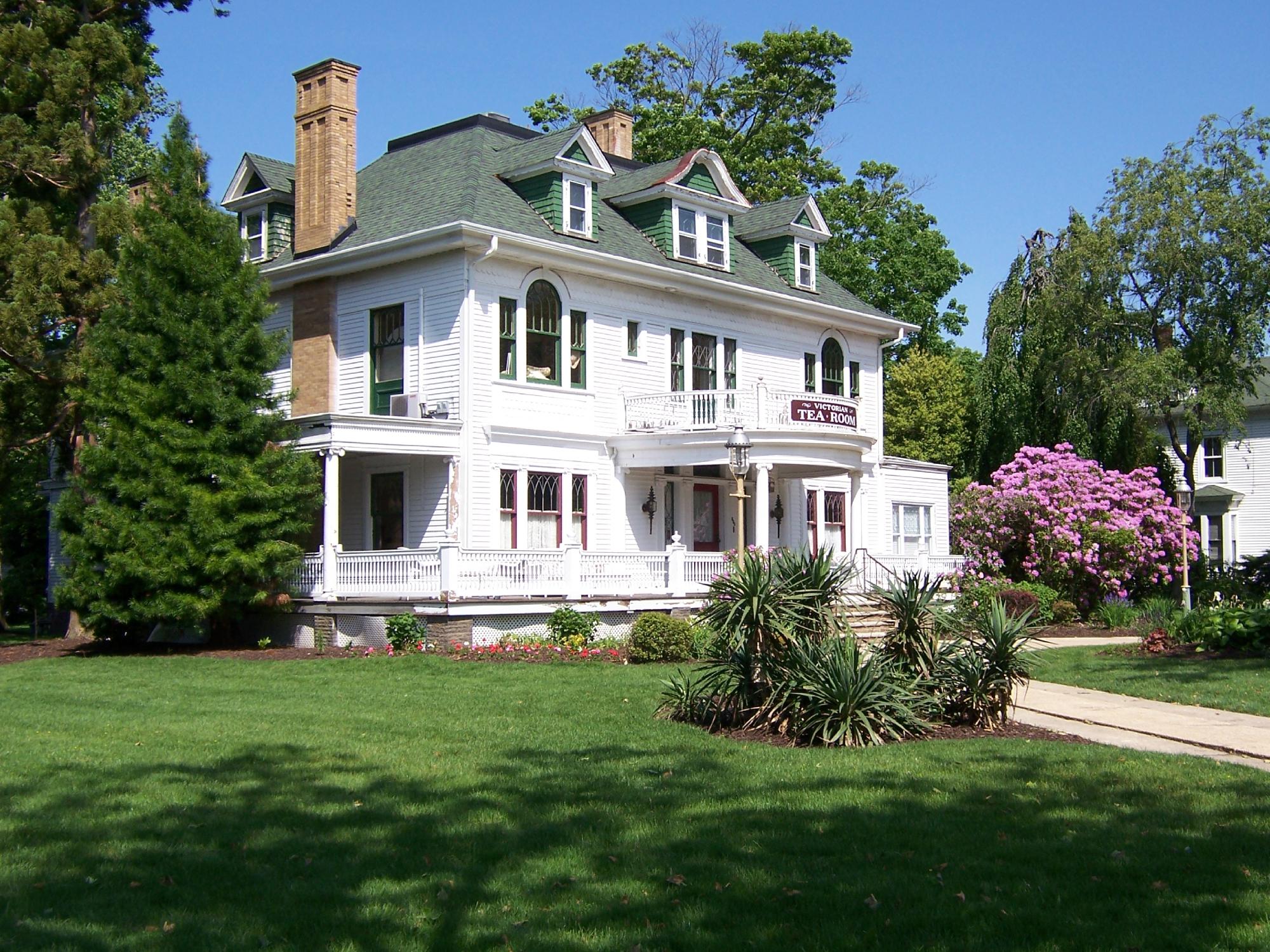 THE MATHIS HOUSE AT 600 MAIN, A BED & BREAKFAST AND VICTORIAN TEA ROOM ...