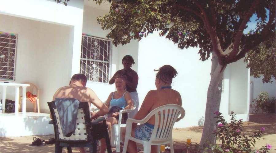 Guest enjoying good weather and the sun in the complet