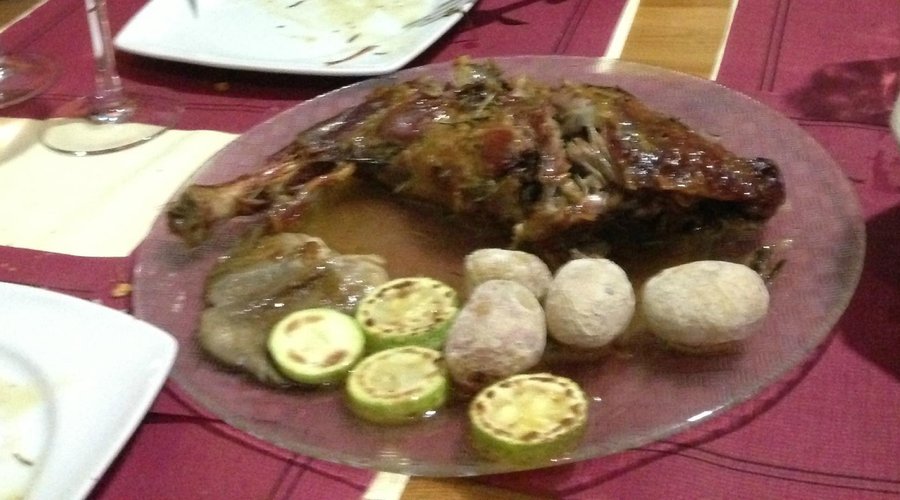 pata de cordero pelibuey asada con romero