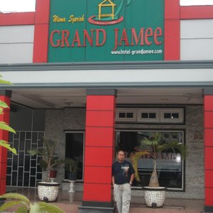 Bagian depan bersebelahan dengan Lobby coffee