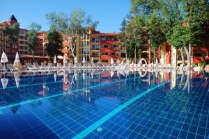 Pool & Beach