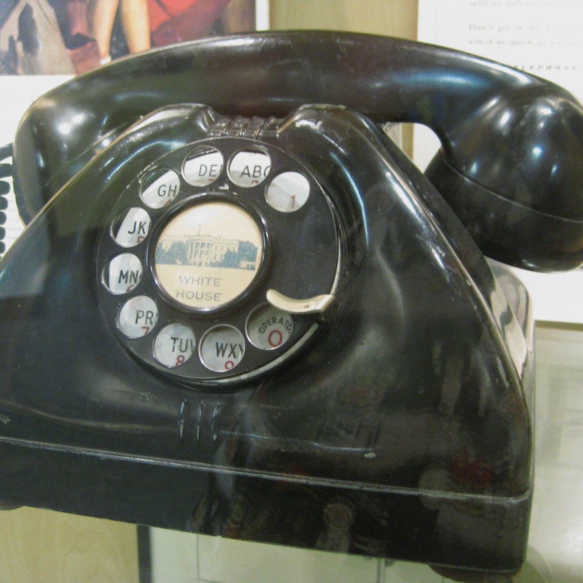 House of Hampton® Rotary Dial Corded Telephone