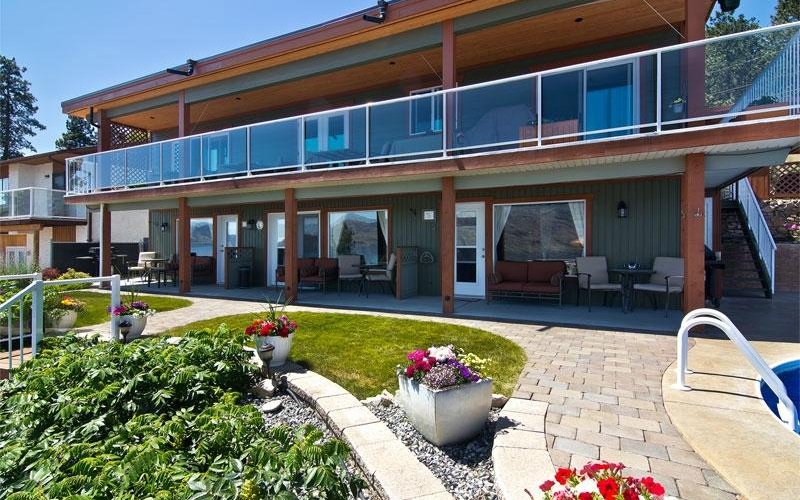 Front of the B&B - B&B rooms on the lower level