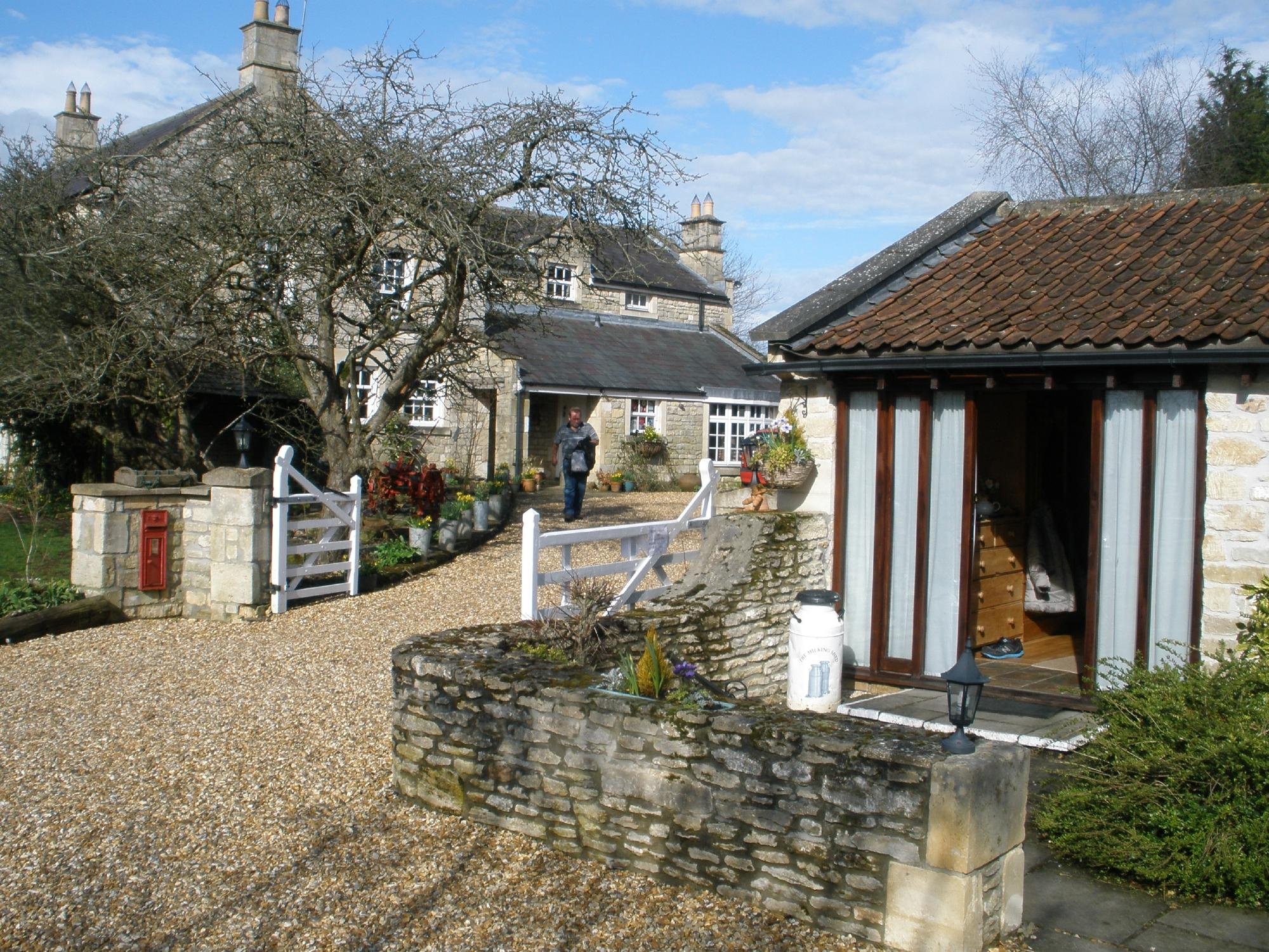 BEECHES FARMHOUSE COUNTRY COTTAGES & ROOMS Hotel (Bradford-on-Avon ...