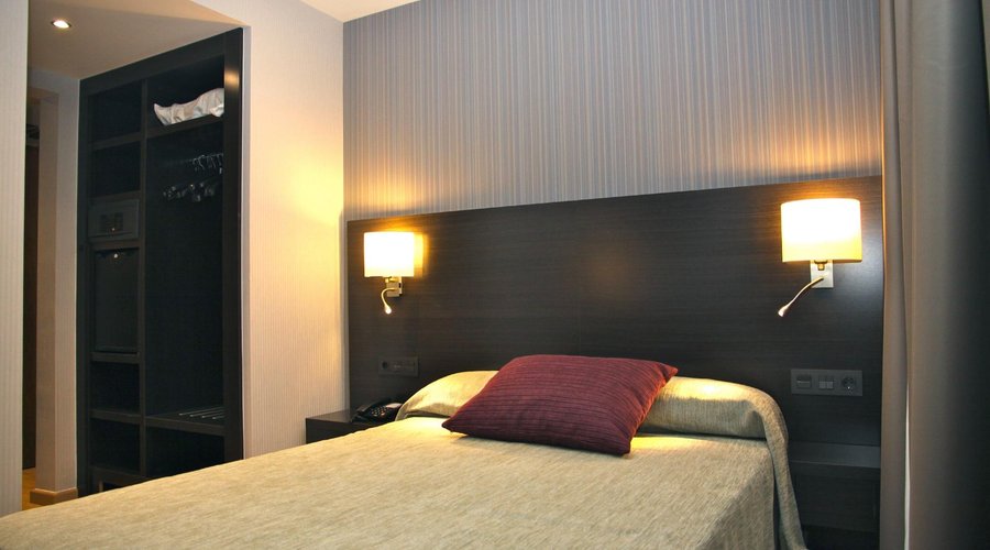 Single room  / chambre individuellee / habitación doble uso individual /