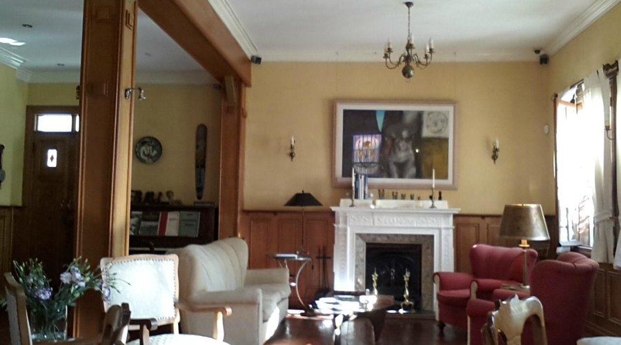 Living room area (lobby)