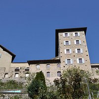 il castello visto dal borgo di Frapporta