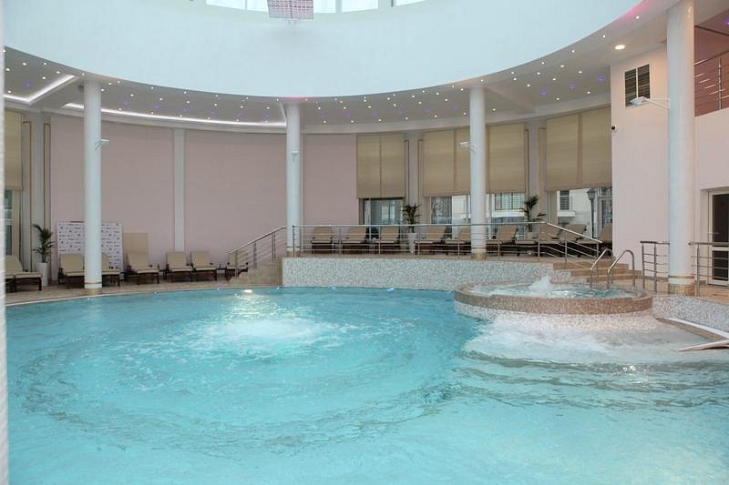 Гостиницы Екатеринбурга с бассейном — бронирование отелей по лучшим ценам на год
