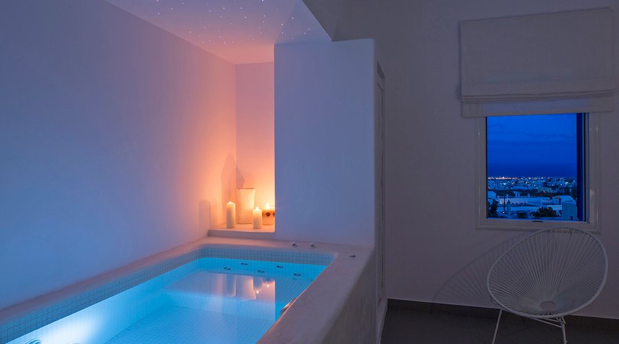 HONEYMOON ROOM WITH JACUZZI